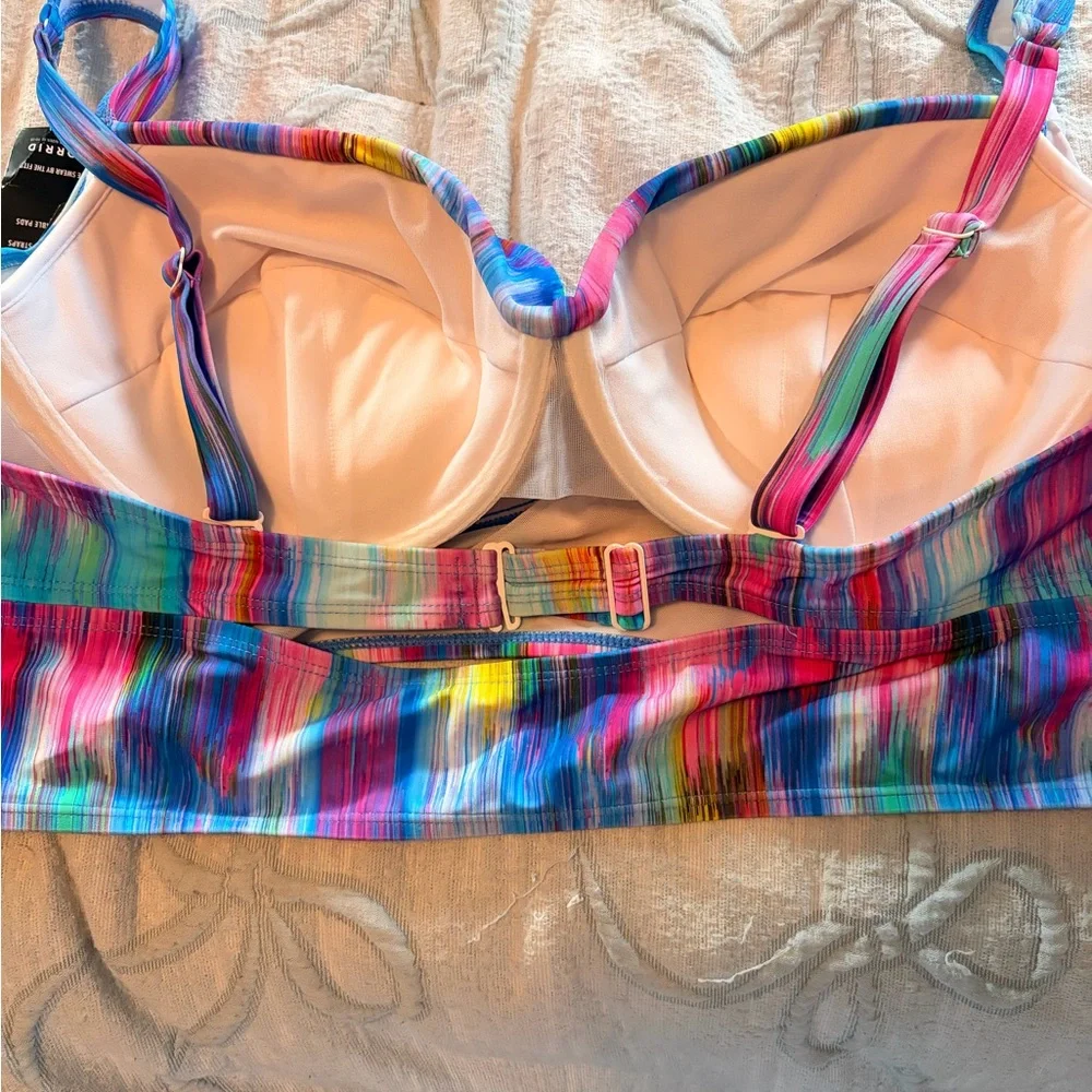 Colorful Striped Underwire Bikini Top - Picture 3 of 6